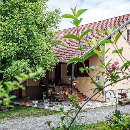 Apartment Tomasevic Slunj Exteriör bild