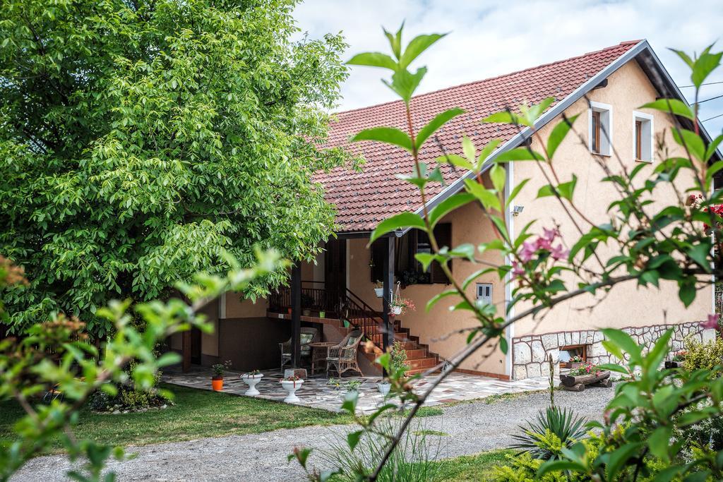 Apartment Tomasevic Slunj Exteriör bild