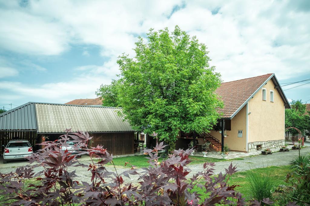 Apartment Tomasevic Slunj Exteriör bild